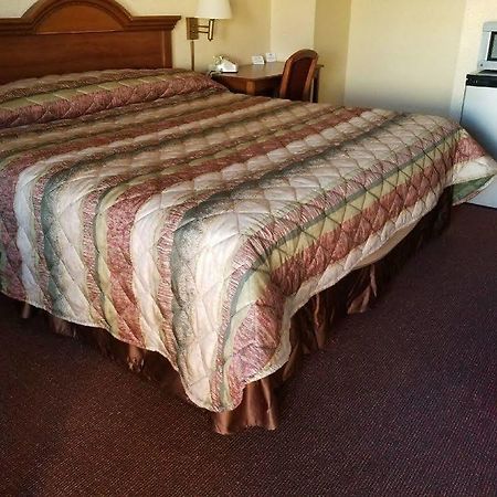 Shore Pointe Motor Lodge Of St Clair Shores Розвілл Екстер'єр фото